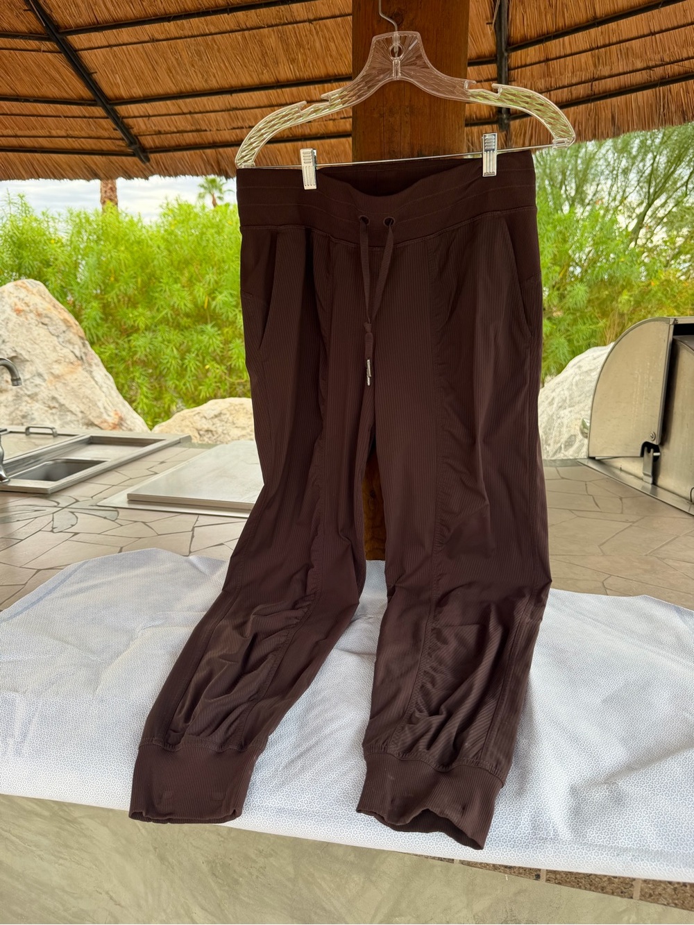 LULULEMON Dance Studio mid rise jogger. Espresso size 8. Inseam 29”
